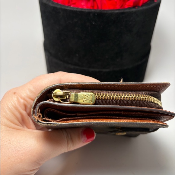 Louis Vuitton Zippy Compact Monogram Wallet - Picture 8 of 10